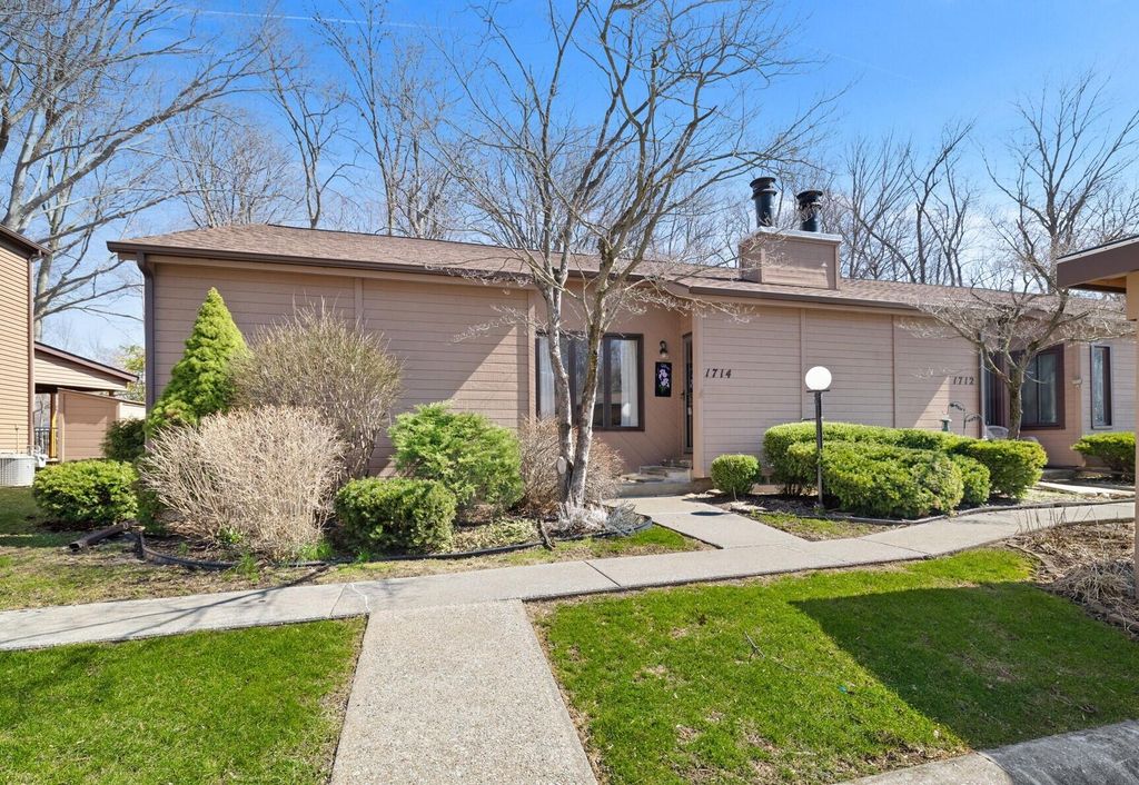 1714 Earthstone Drive 28, Valparaiso, IN 46383