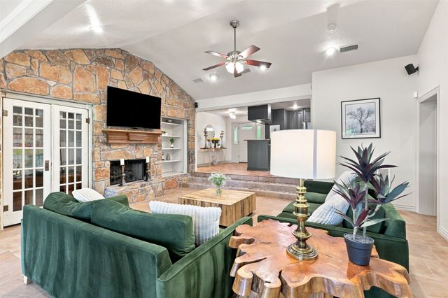 284 Shoreline Drive N, Azle, TX 76020