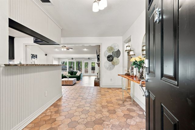 284 Shoreline Drive N, Azle, TX 76020