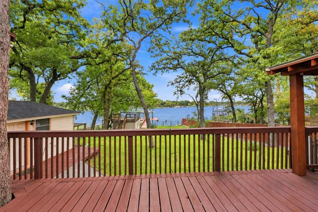 284 Shoreline Drive N, Azle, TX 76020