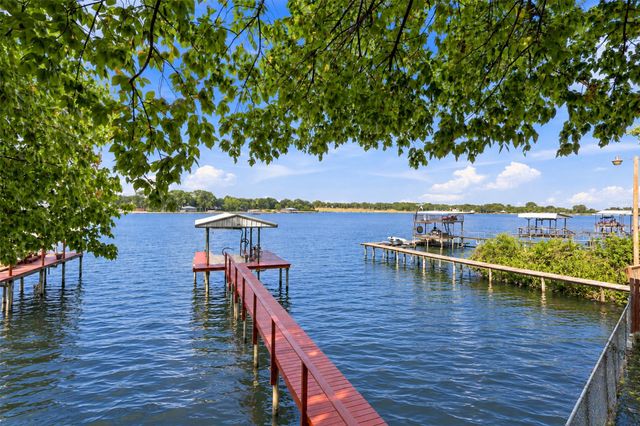 284 Shoreline Drive N, Azle, TX 76020