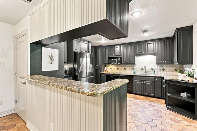 284 Shoreline Drive N, Azle, TX 76020