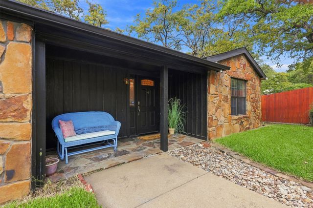 284 Shoreline Drive N, Azle, TX 76020