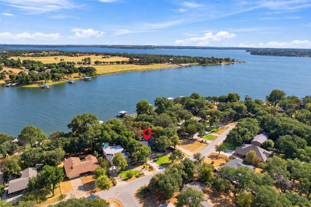 284 Shoreline Drive N, Azle, TX 76020