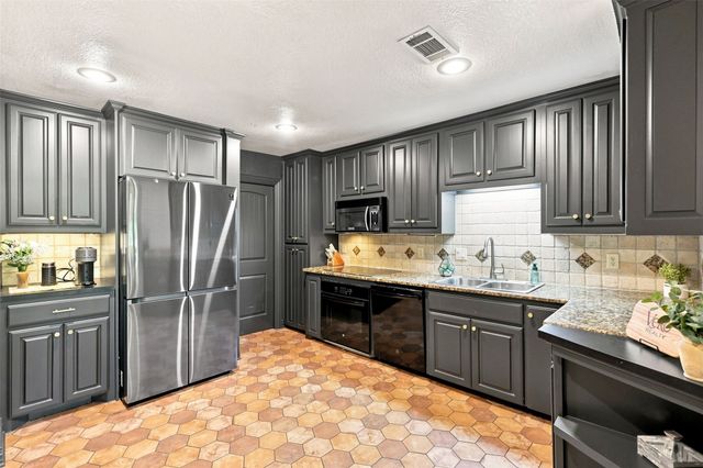 284 Shoreline Drive N, Azle, TX 76020