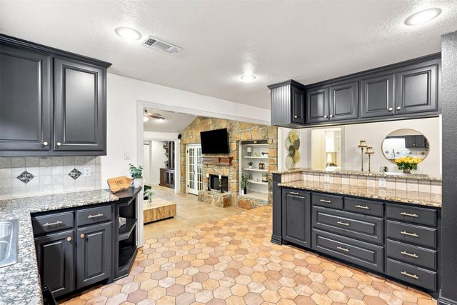 284 Shoreline Drive N, Azle, TX 76020