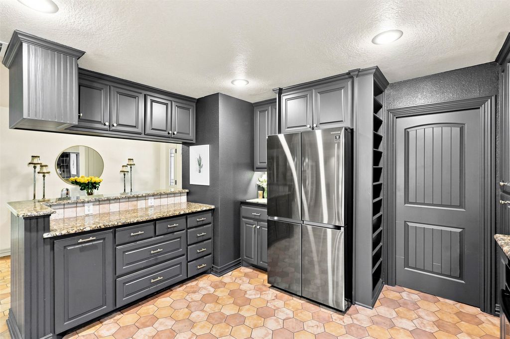 284 Shoreline Drive N, Azle, TX 76020 — photo 4