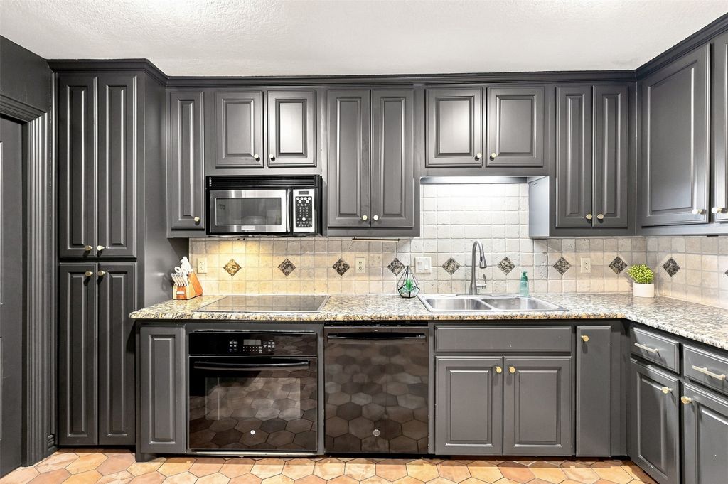 284 Shoreline Drive N, Azle, TX 76020 — photo 5