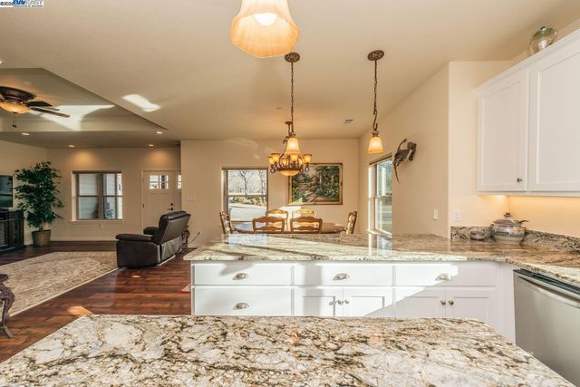 220 Fairway Drive, Weaverville, CA 96093