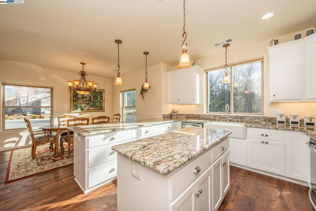 220 Fairway Drive, Weaverville, CA 96093