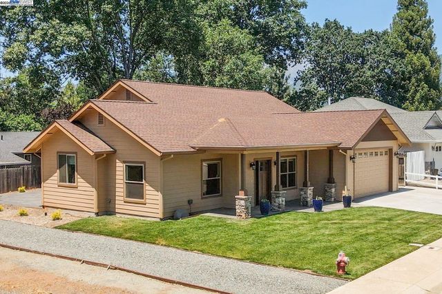 220 Fairway Drive, Weaverville, CA 96093