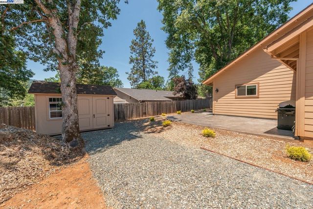220 Fairway Drive, Weaverville, CA 96093