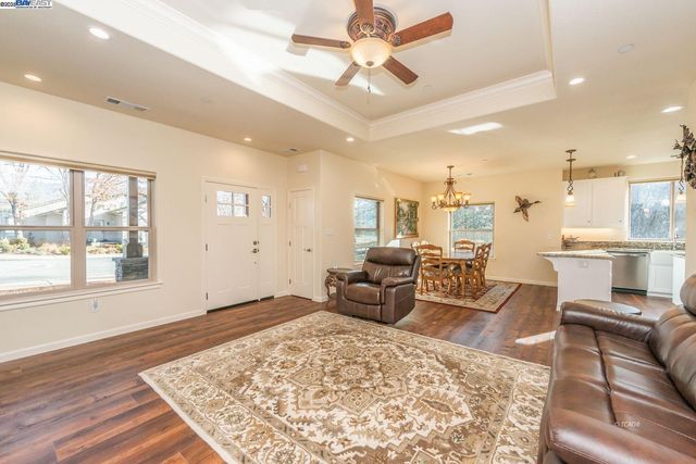 220 Fairway Drive, Weaverville, CA 96093