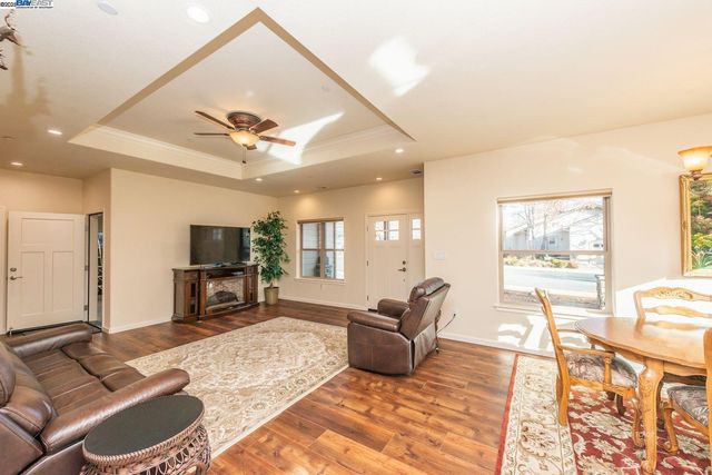 220 Fairway Drive, Weaverville, CA 96093