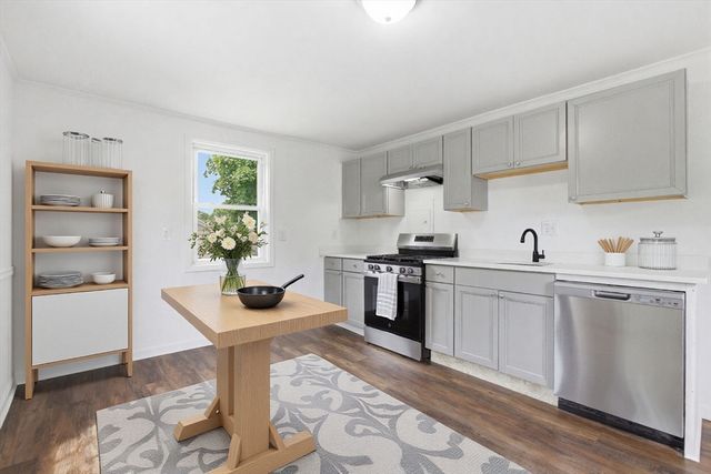20 Hemenway Ct, Malden, MA 02148