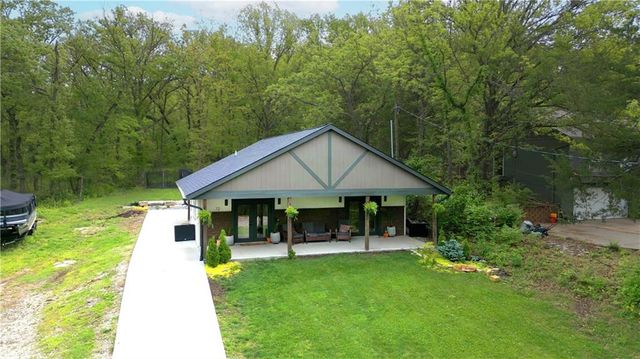 72 V Street, Lake Lotawana, MO 64086