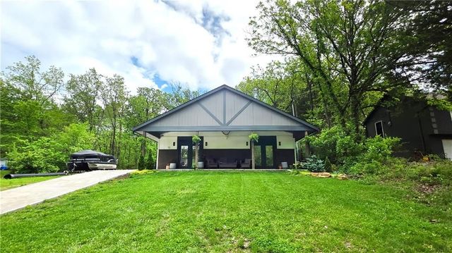 72 V Street, Lake Lotawana, MO 64086