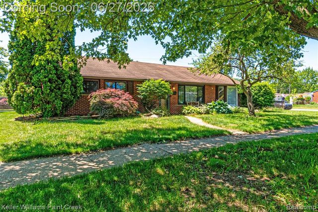 20510 Luna Street, Clinton Township, MI 48035