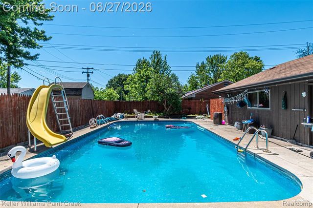 20510 Luna Street, Clinton Township, MI 48035