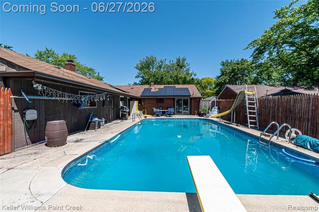 20510 Luna Street, Clinton Township, MI 48035