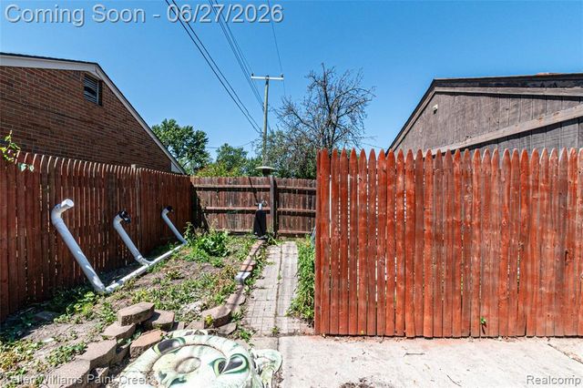 20510 Luna Street, Clinton Township, MI 48035