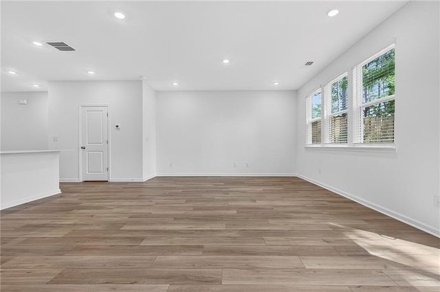 2028 Presley Point, Lawrenceville, GA 30044