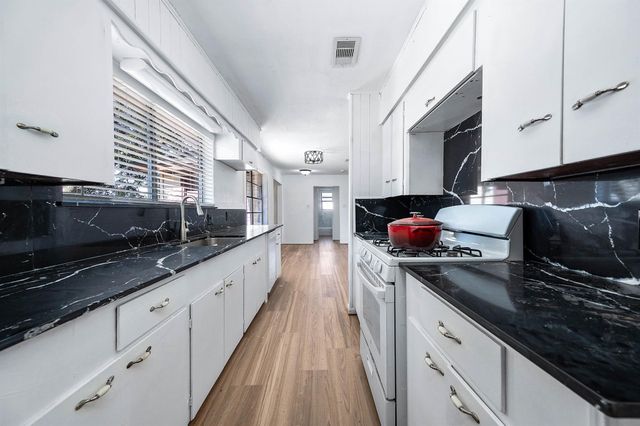 3311 County Road 890, Alvin, TX 77511