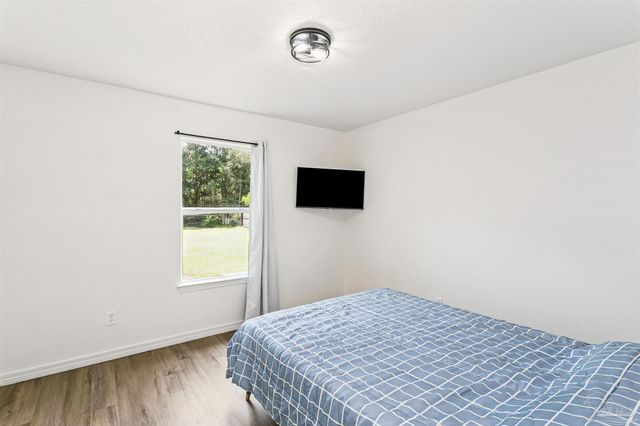 5759 Michael Dr, Milton, FL 32583