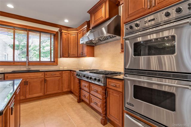 38 The Helm, East Islip, NY 11730