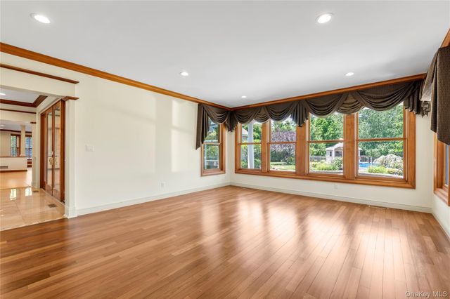 38 The Helm, East Islip, NY 11730