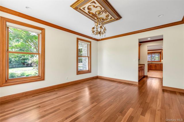 38 The Helm, East Islip, NY 11730