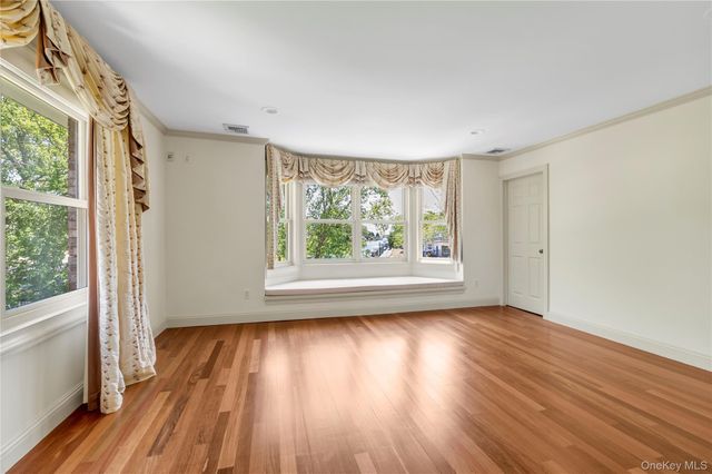 38 The Helm, East Islip, NY 11730