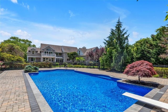 38 The Helm, East Islip, NY 11730