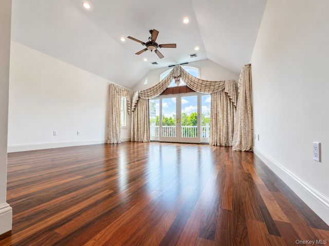 38 The Helm, East Islip, NY 11730