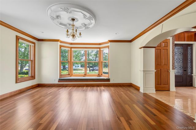 38 The Helm, East Islip, NY 11730