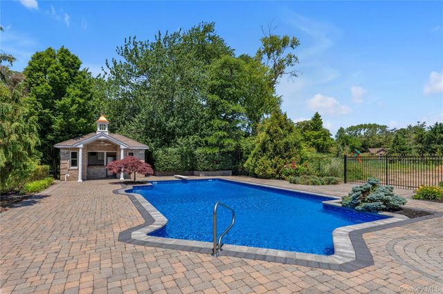 38 The Helm, East Islip, NY 11730