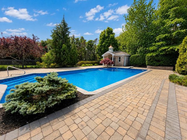 38 The Helm, East Islip, NY 11730