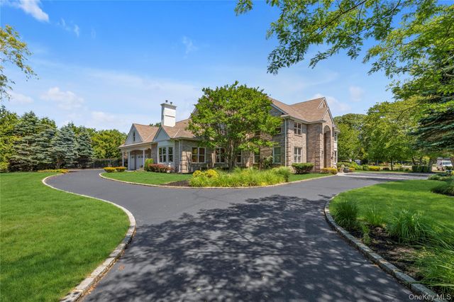 38 The Helm, East Islip, NY 11730