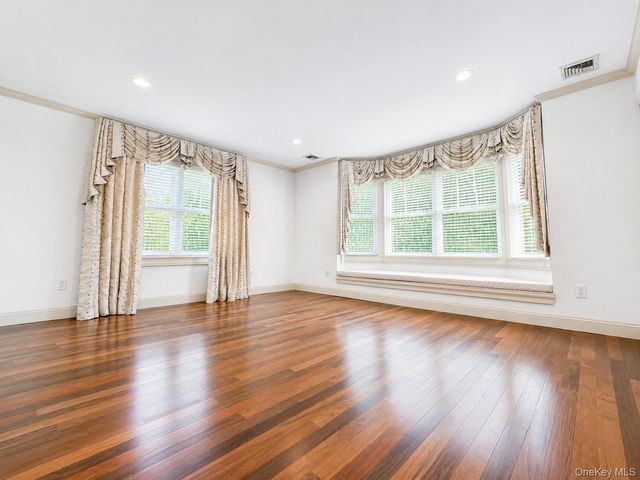 38 The Helm, East Islip, NY 11730