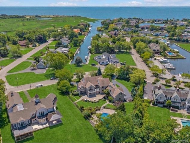 38 The Helm, East Islip, NY 11730