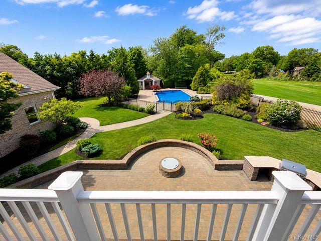 38 The Helm, East Islip, NY 11730