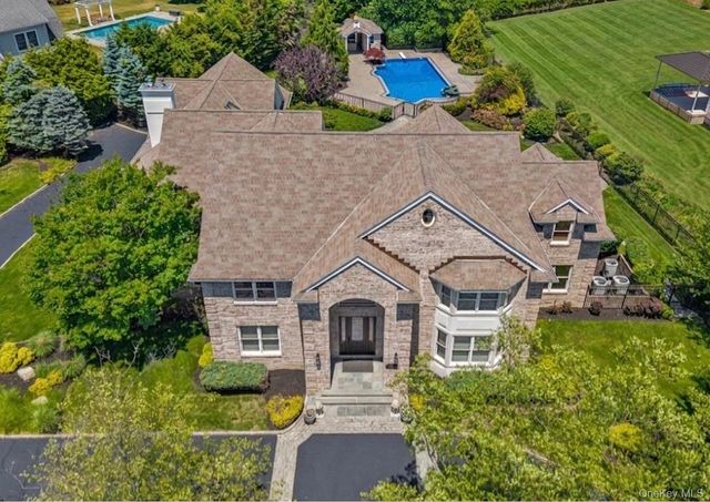 38 The Helm, East Islip, NY 11730