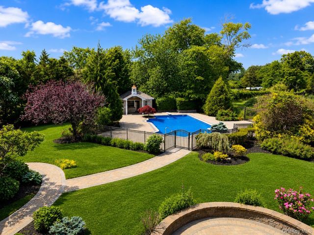 38 The Helm, East Islip, NY 11730