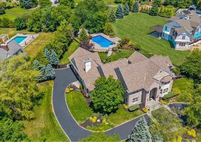 38 The Helm, East Islip, NY 11730