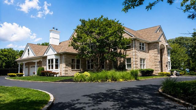 38 The Helm, East Islip, NY 11730