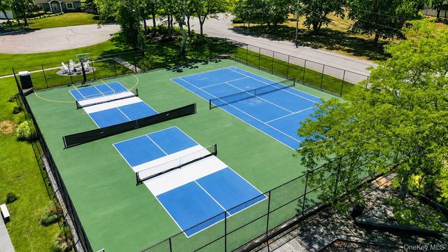 38 The Helm, East Islip, NY 11730