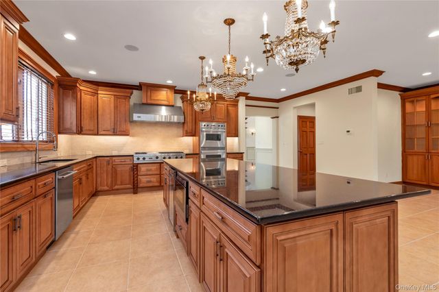 38 The Helm, East Islip, NY 11730