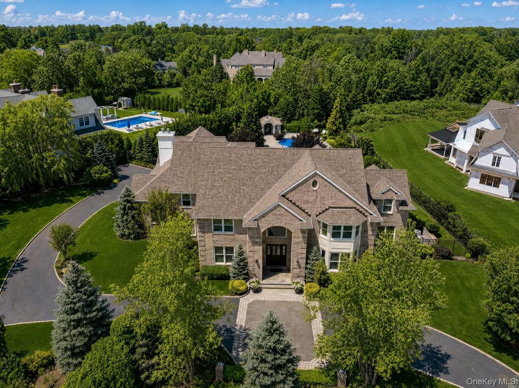 38 The Helm, East Islip, NY 11730