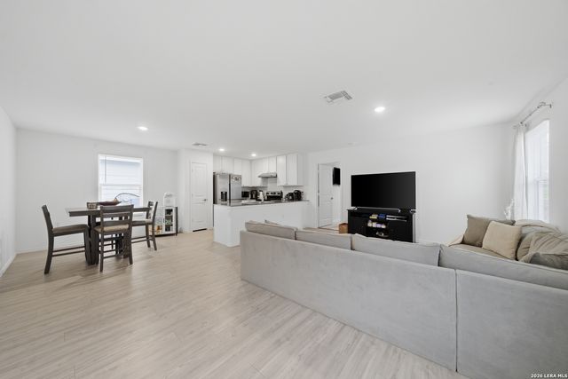 927 Magrum Way, San Antonio, TX 78221