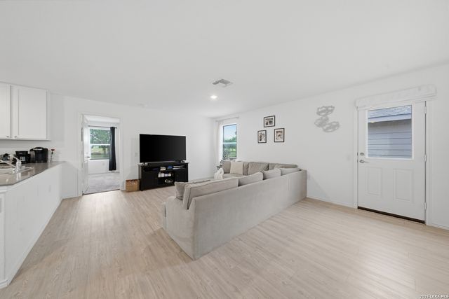 927 Magrum Way, San Antonio, TX 78221